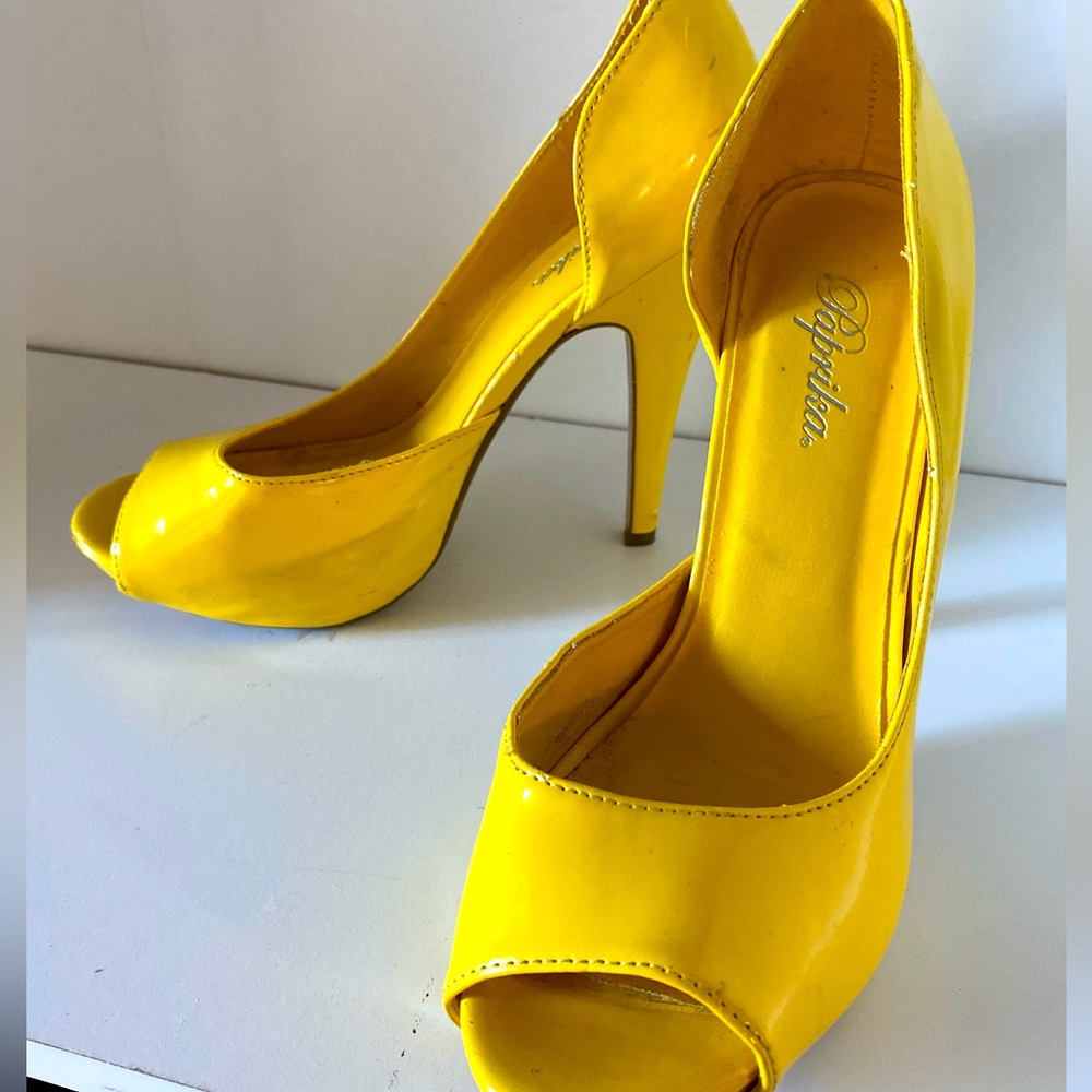 Paprika yellow shoes size 8